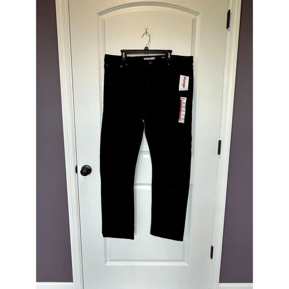 NWT Wrangler Relaxed Fit Straight Leg Black Men's Jeans Size 40 x 32 - Picture 1 of 9
